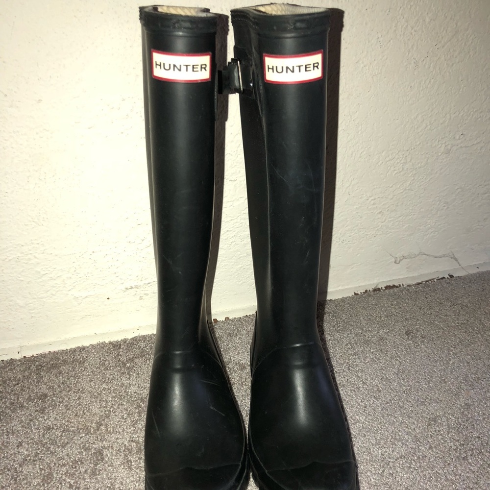 Black hunter boots